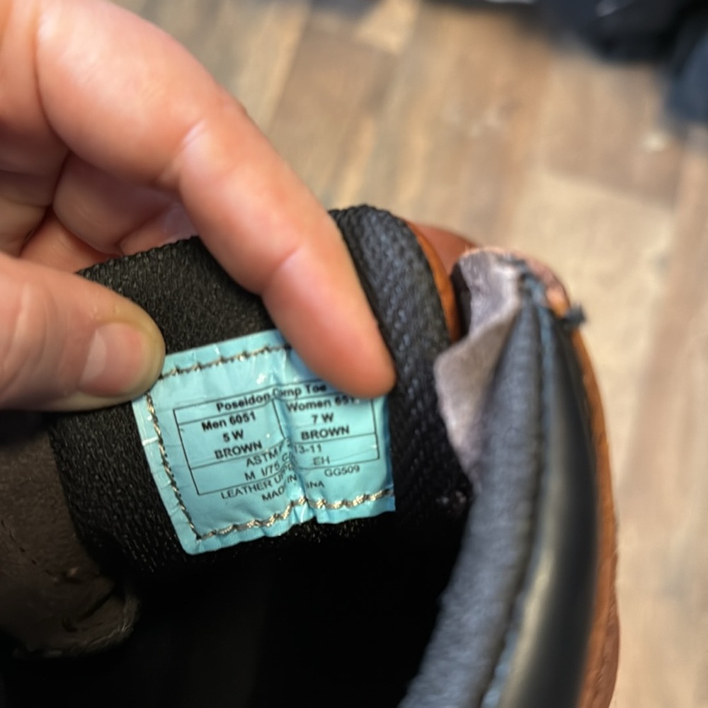 Steel toe boots - Picture 3 of 3